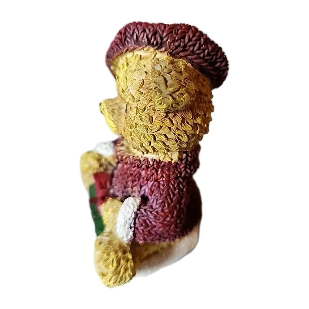 K's Collection Christmas Teddy‎ Bear In Sweater with Wrapped Present Resin 4